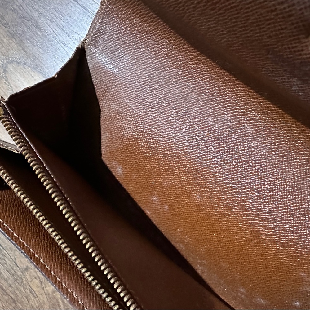 AUTHENTIC Louis Vuitton wallet. Monogram pattern. - Picture 9 of 12